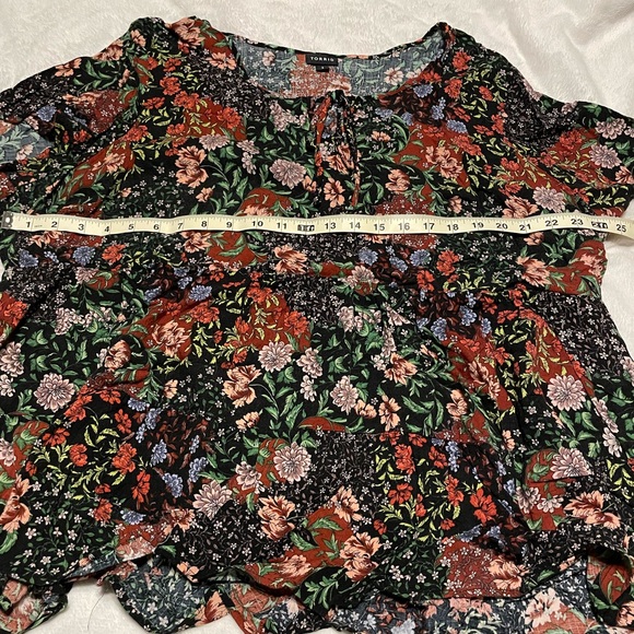 Torrid Dark Floral Top - Picture 10 of 11